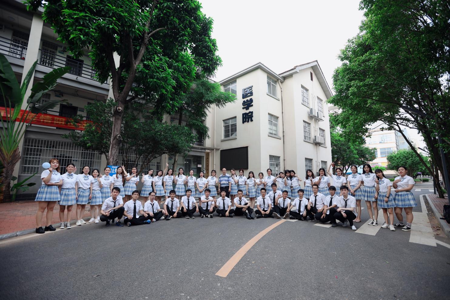 304永利集团官网入口制药工程专业2020届毕业合影留念 304永利集团官网入口制药工程专业2020届毕业合影留念